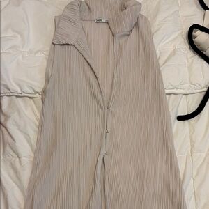 Elegant Cream Sleeveless blouse